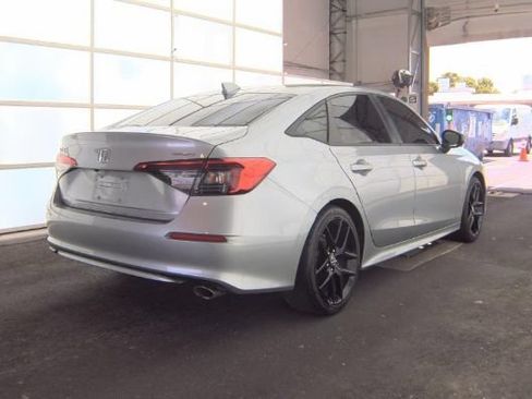 Used 2023 Honda Civic Sport image 3