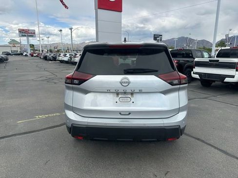 Used 2024 Nissan Rogue S FWD image 9