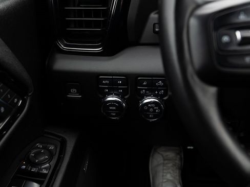 Used 2024 GMC Sierra 2500 AT4 w/ Technology Package image 12