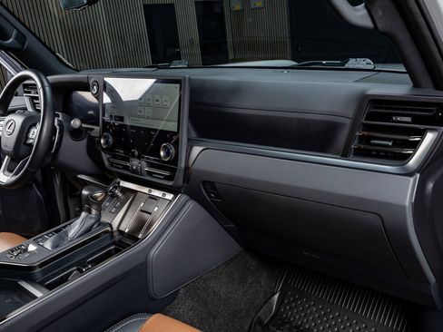 Used 2024 Lexus GX 550 550 Luxury w/ Accessory Package (2T) image 18