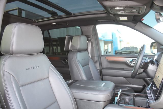 Used 2025 GMC Yukon Denali w/ Denali Reserve Package AWD/4WD image 17