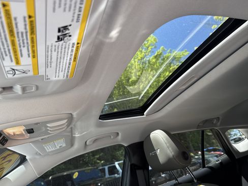 Used 2024 Chevrolet Trax ACTIV w/ Sunroof Package FWD image 23