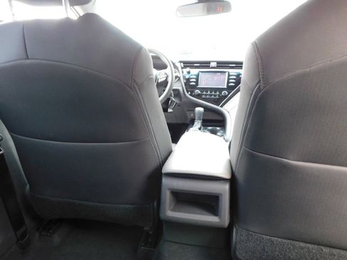 Used 2018 Toyota Camry LE image 35