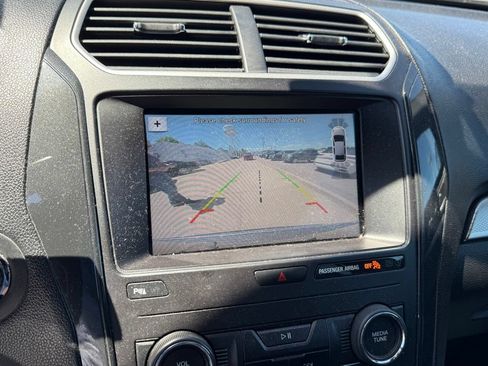 Used 2018 Ford Explorer XLT w/ Equipment Group 202A AWD/4WD image 20