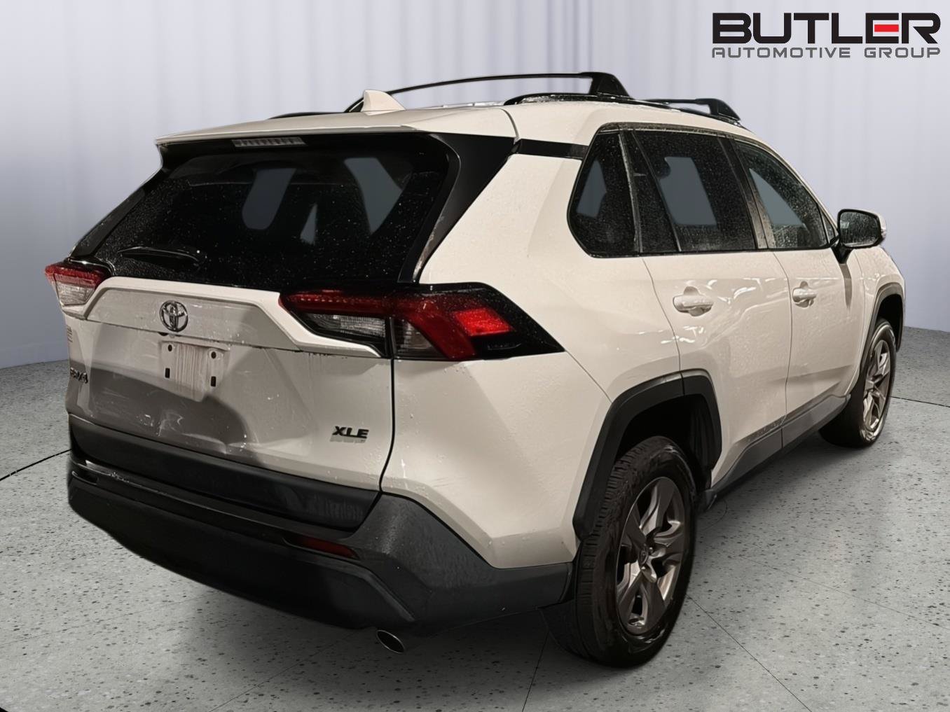 Used 2022 Toyota RAV4 XLE w/ Convenience Package FWD image 9