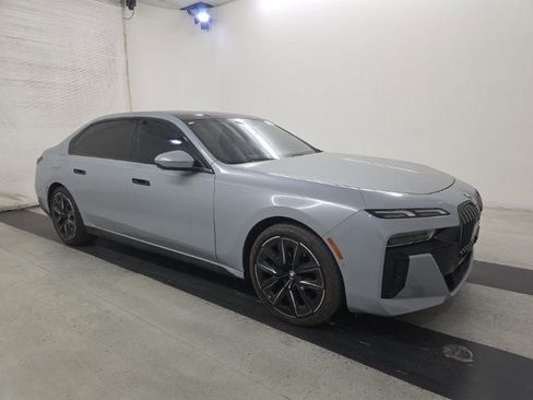 Used 2023 BMW 760i xDrive image 3