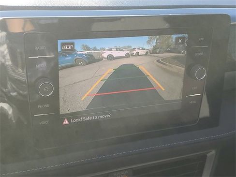 Certified 2025 Volkswagen Taos SE image 28