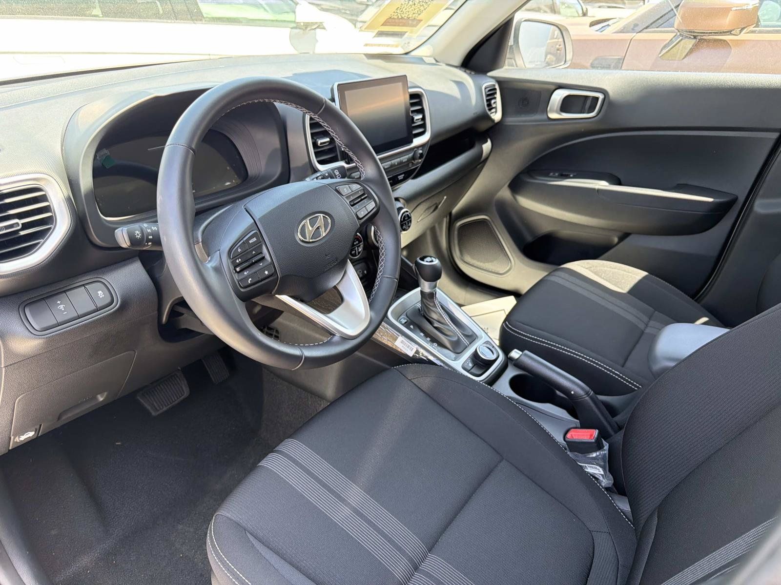 Used 2026 Hyundai Venue SEL FWD image 15