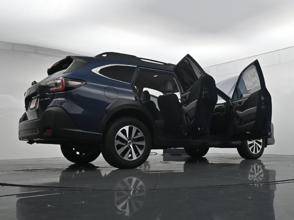 Used 2024 Subaru Outback Premium AWD/4WD image 43
