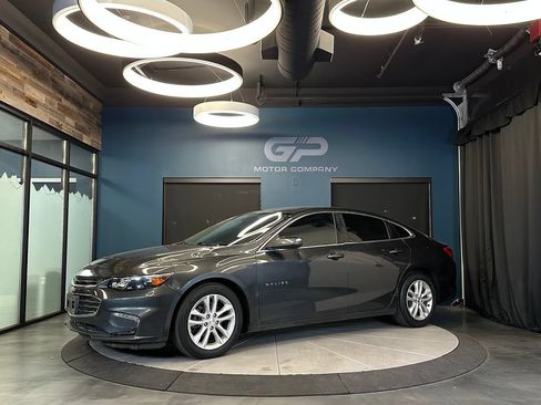 Used 2017 Chevrolet Malibu LT w/ Leather Package FWD image 7