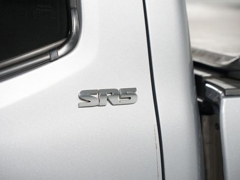 Certified 2021 Toyota Tacoma SR5 AWD/4WD image 11