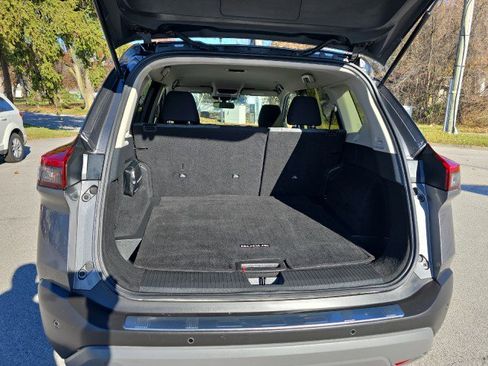 Used 2023 Nissan Rogue SV image 32