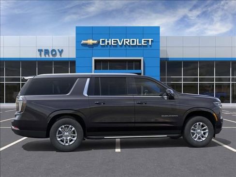 New 2026 Chevrolet Suburban LT AWD/4WD image 5