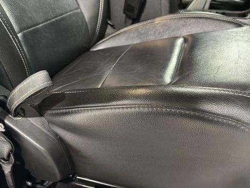 Used 2021 Jeep Wrangler Unlimited Sahara w/ Uconnect 4C Nav & Sound Group AWD/4WD image 11