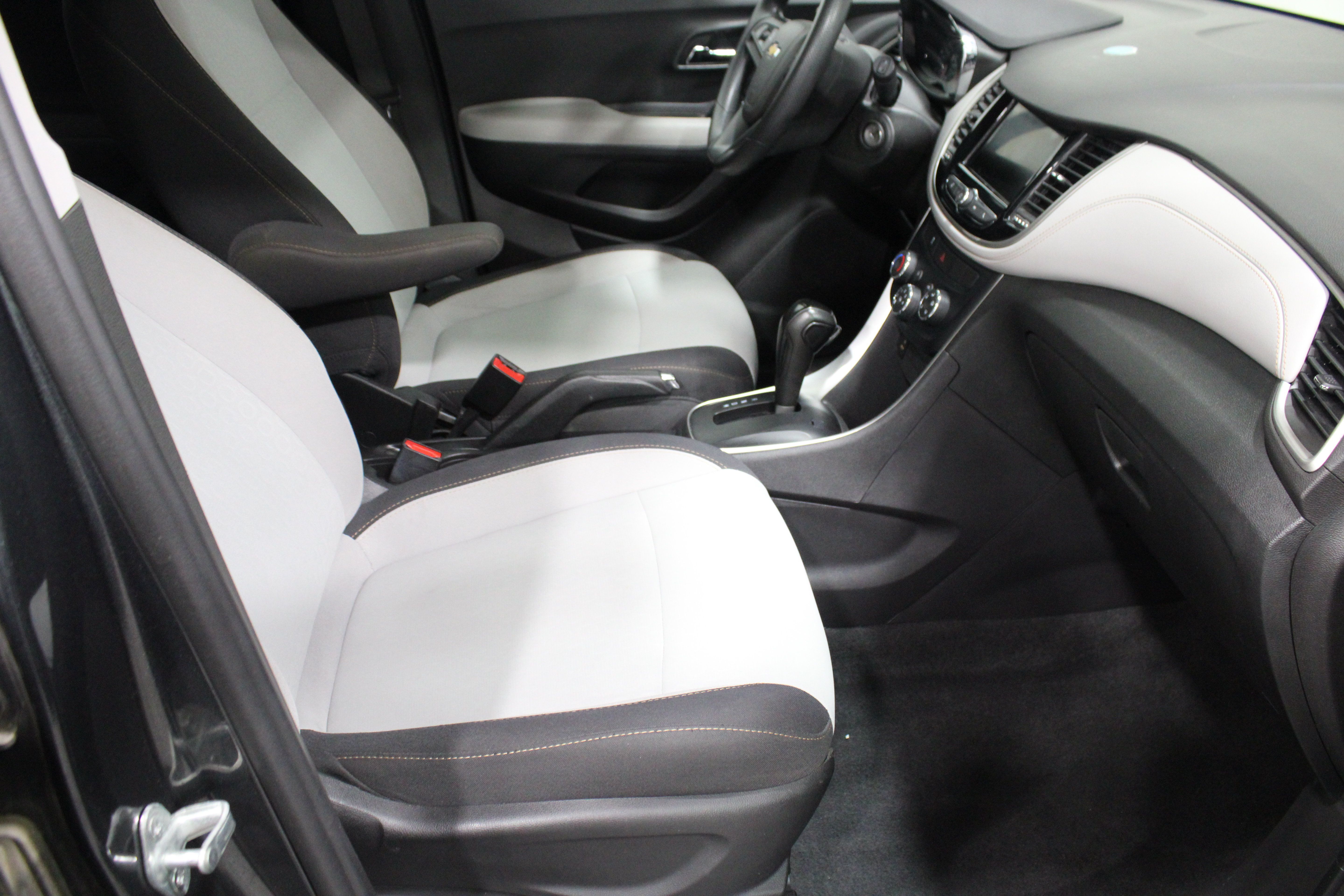 Used 2020 Chevrolet Trax LS w/ Tint and Cruise Package AWD/4WD image 24
