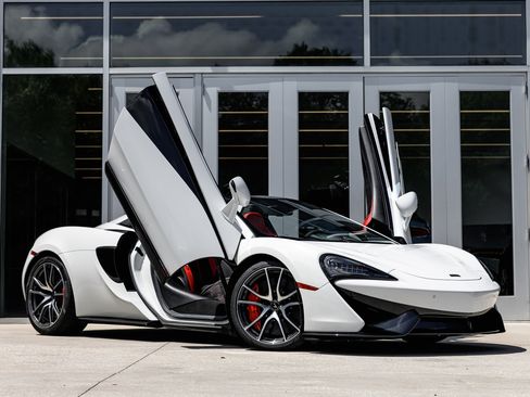 Used 2019 McLaren 570S Spider image 2