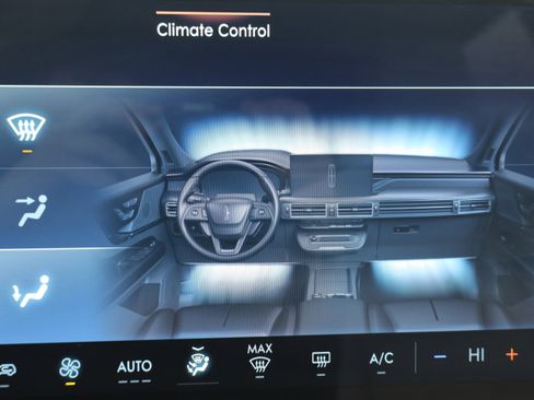 Used 2025 Lincoln Corsair AWD image 22