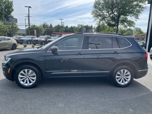 Used 2018 Volkswagen Tiguan SE AWD/4WD image 2