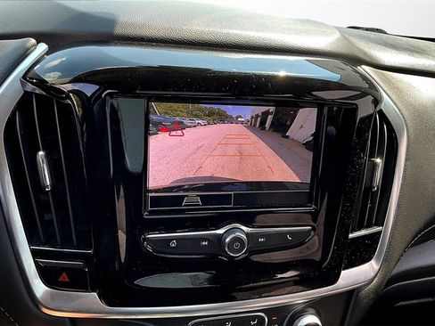 Used 2021 Chevrolet Traverse LT image 14