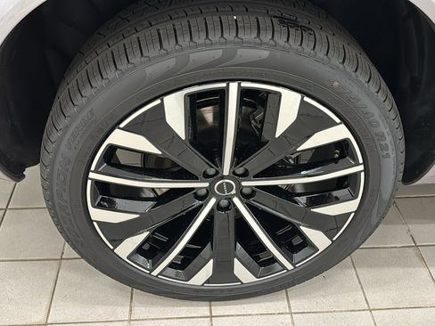 Used 2026 Volvo XC90 B5 Plus w/ Protection Package image 32