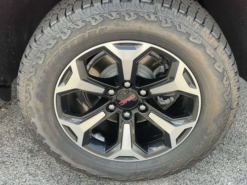 Certified 2026 GMC Yukon AT4 w/ AT4 Premium Package AWD/4WD image 9