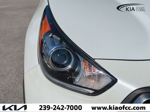 Used 2019 Kia Niro EX image 10