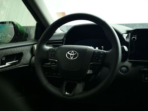 Used 2025 Toyota Camry XLE image 8