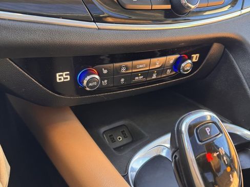 Used 2018 Buick Enclave Premium w/ Experience Buick Package image 22