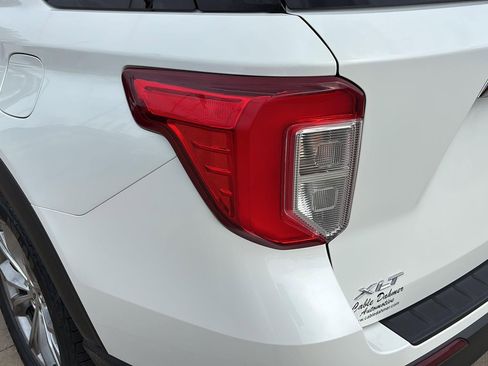 Used 2020 Ford Explorer XLT w/ Equipment Group 202A AWD/4WD image 33