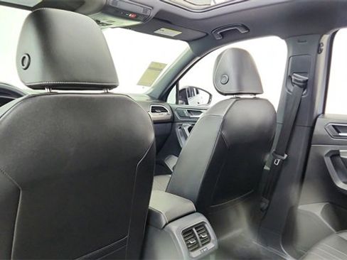 Used 2023 Volkswagen Tiguan SE R-Line image 34
