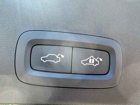 Used 2023 Volvo XC40 Recharge Ultimate AWD/4WD image 10
