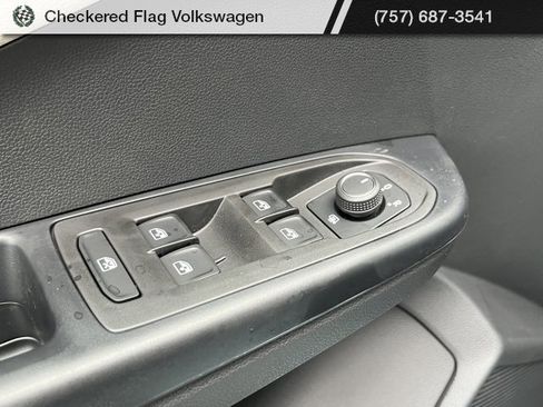 New 2025 Volkswagen Taos SEL image 29