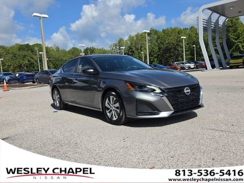 Certified 2025 Nissan Altima 2.5 S FWD image 1