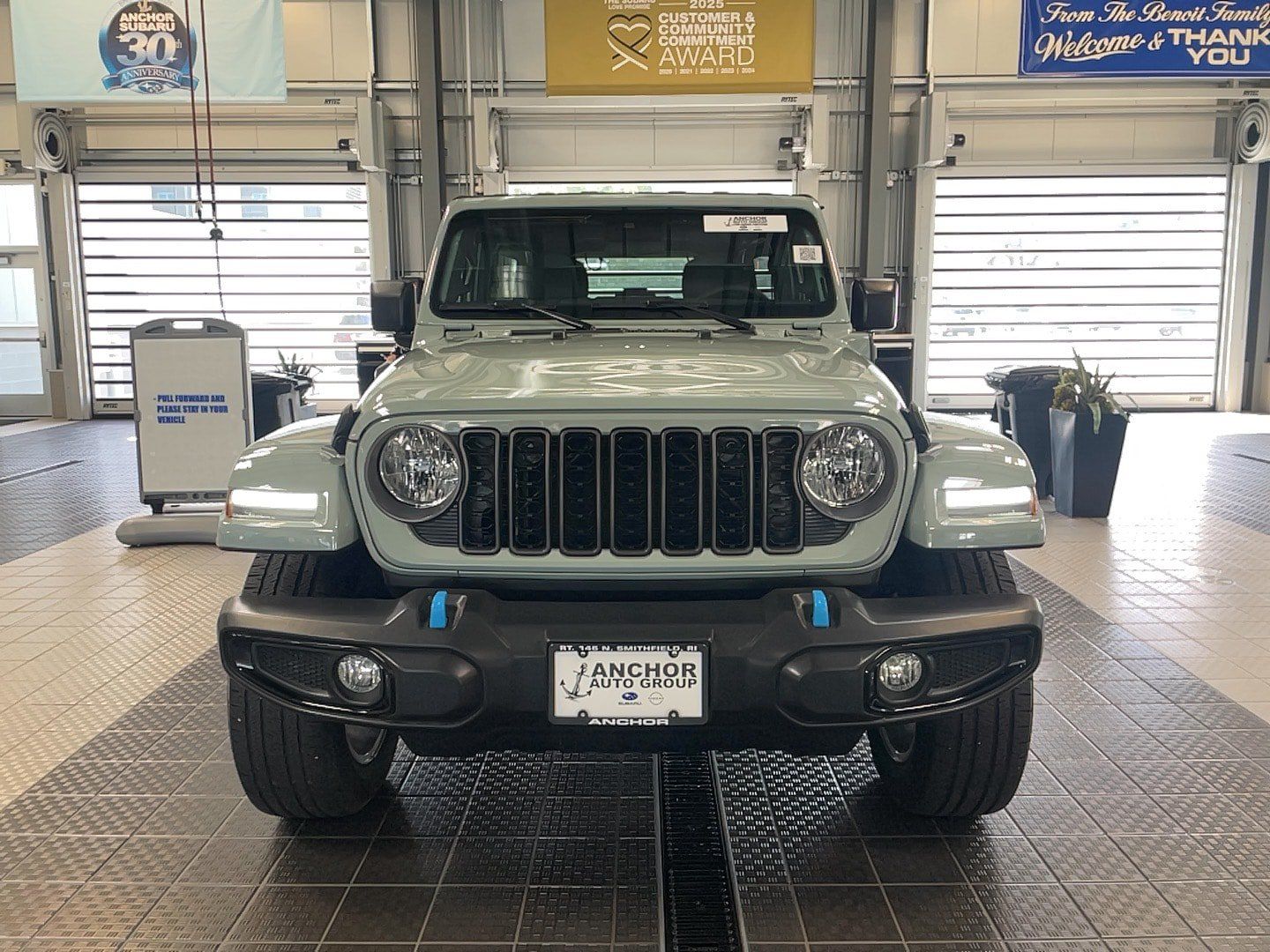 Used 2024 Jeep Wrangler Unlimited w/ Convenience Group AWD/4WD image 2