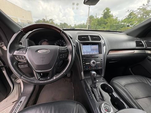 Used 2018 Ford Explorer Platinum AWD/4WD image 8