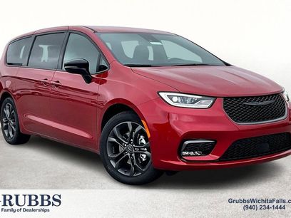 New 2026 Chrysler Pacifica Select