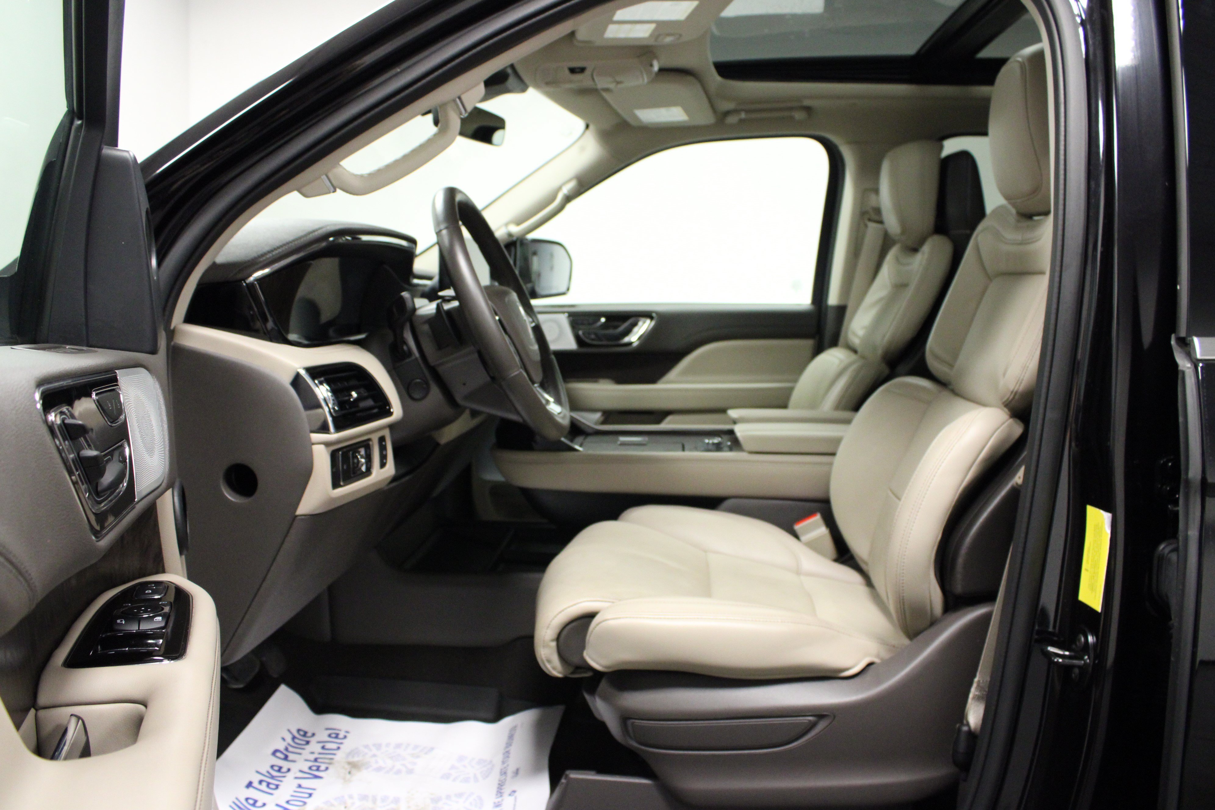 Used 2024 Lincoln Navigator L Reserve AWD/4WD image 12