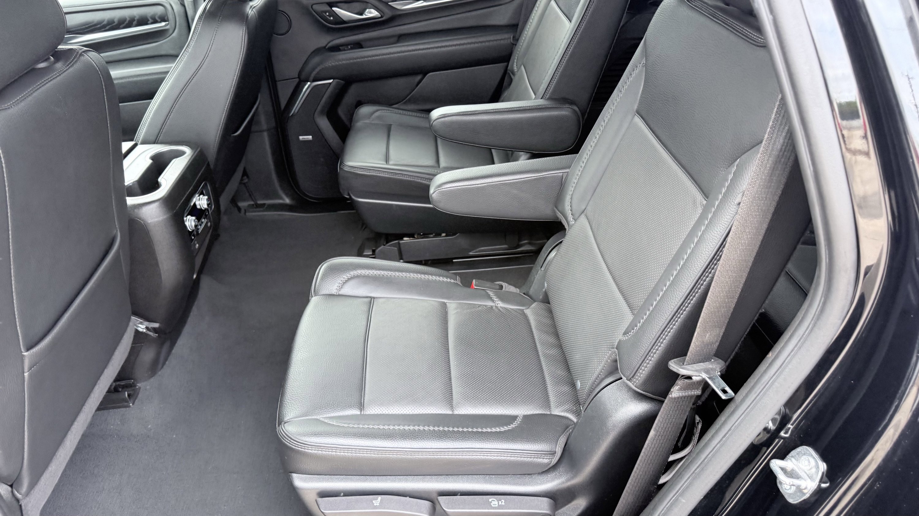 Used 2023 GMC Yukon Denali RWD image 28