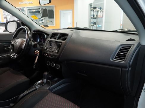 Used 2017 Mitsubishi Outlander Sport ES image 32