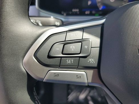 New 2026 Volkswagen Taos SE FWD image 19