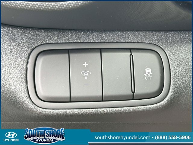 Certified 2025 Hyundai Venue SE FWD image 19