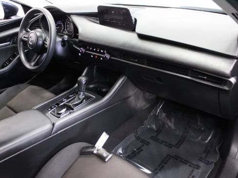 Used 2020 MAZDA MAZDA3 Sedan FWD image 23