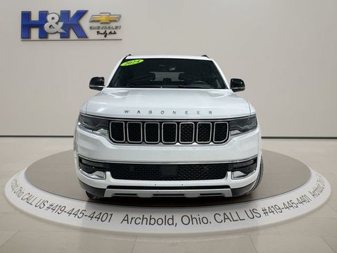 Used 2024 Jeep Wagoneer L Series II w/ Flexible Seating Group AWD/4WD image 2