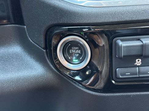 Used 2025 GMC Sierra 1500 SLT AWD/4WD image 20