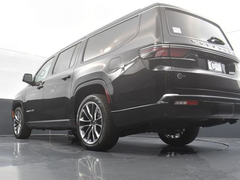 Used 2023 Jeep Wagoneer L Series III w/ Premium Group I image 20