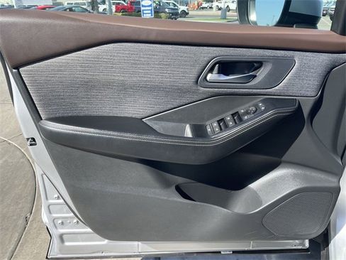 Used 2023 Nissan Rogue SV image 21