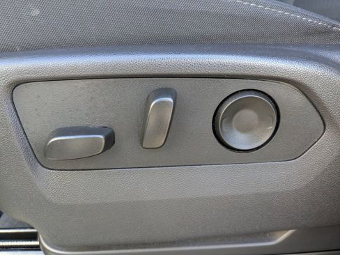 Used 2025 Chevrolet Silverado 2500 LT w/ Convenience Package image 21