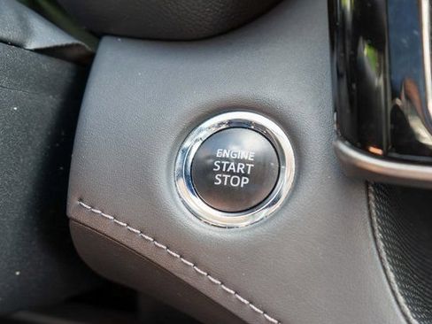 Used 2022 Toyota Highlander XLE AWD/4WD image 31