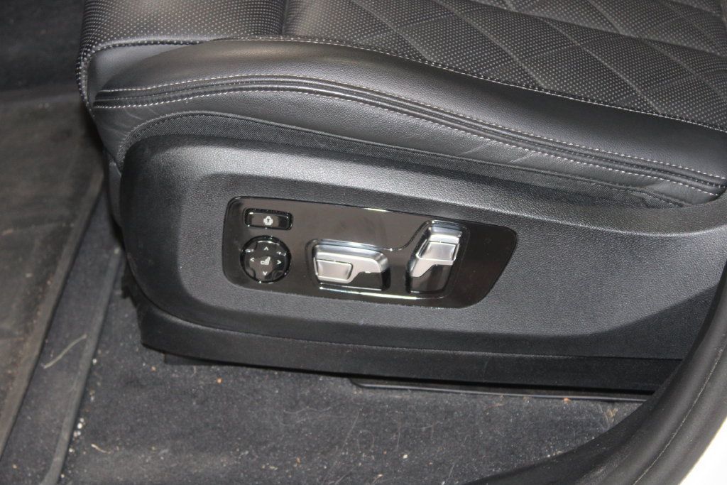 Used 2025 BMW X7 xDrive40i AWD/4WD image 16