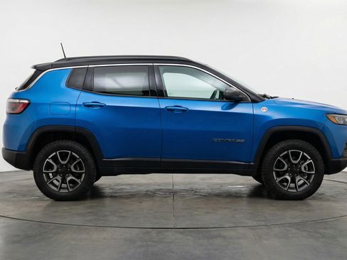 Used 2025 Jeep Compass Trailhawk w/ Trailer Tow Group image 11